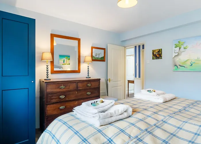 Bright & Cosy Gem ~ Battersea Park View ~ King Bed
