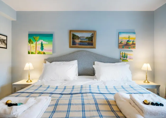 Bright & Cosy Gem ~ Battersea Park View ~ King Bed