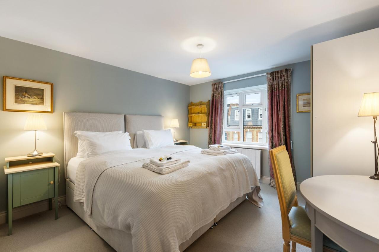 Bright & Cosy Gem ~ Battersea Park View ~ King Bed Londra